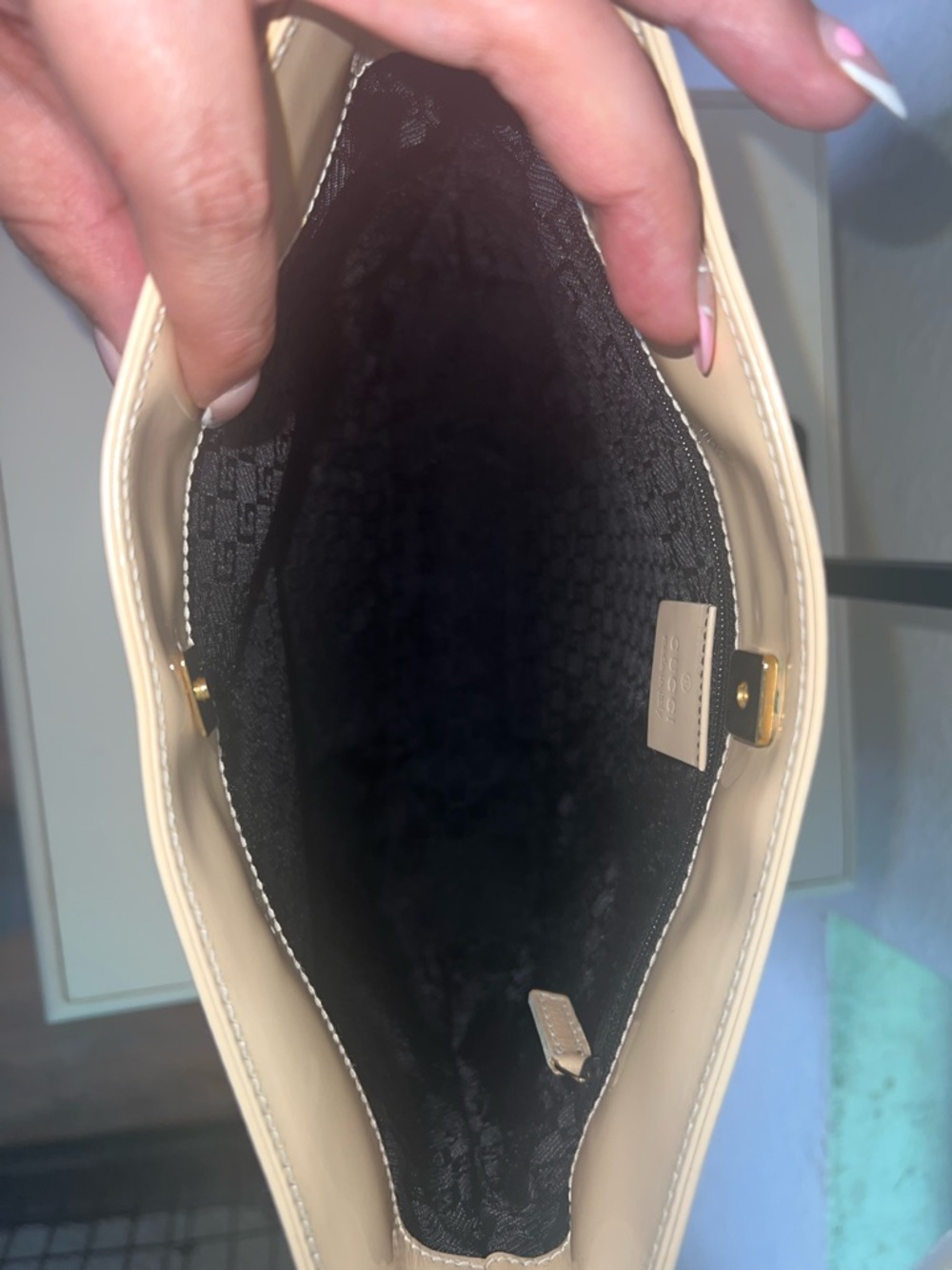 Gucci Cream and Black Vertical Stripe Shoulder Bag - Picture 6 of 11